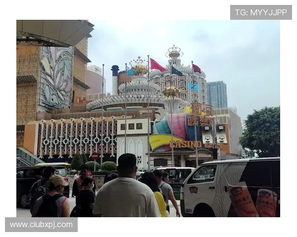 澳门葡京人：在澳门葡京赌场工作的日常生活与职业发展
